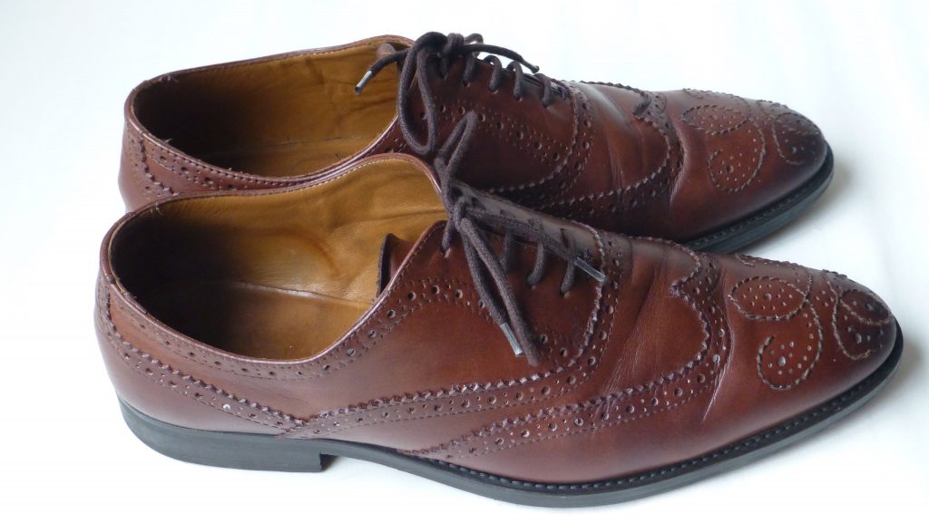 How to clean water stains from aniline porous leather shoes